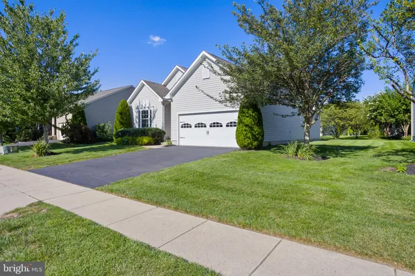 21 APPLEGATE DR