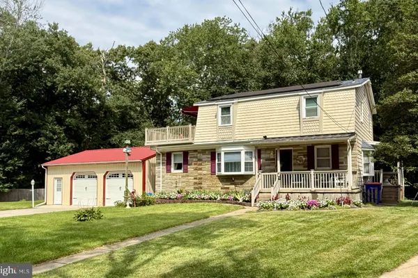 312 SW LAKESHORE DR