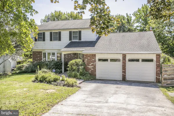 2908 VILLAGE GREEN LN
