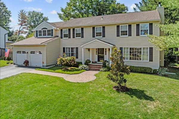 21 LANDING LN