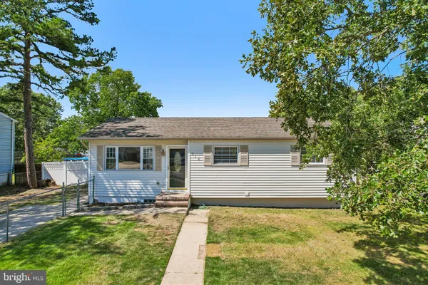 512 BRIAN AVE
