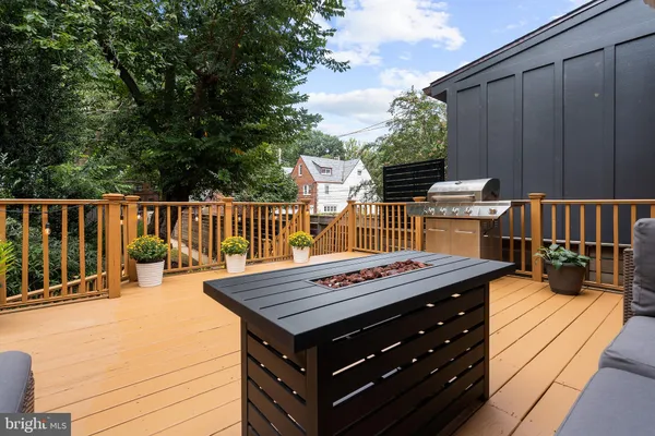 4407 GREENWICH PKWY