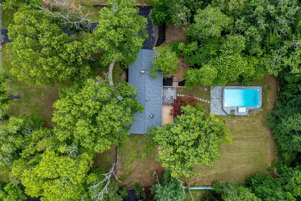 3 HONEY BROOK DR