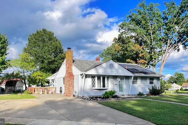 205 PHILLIPS AVE