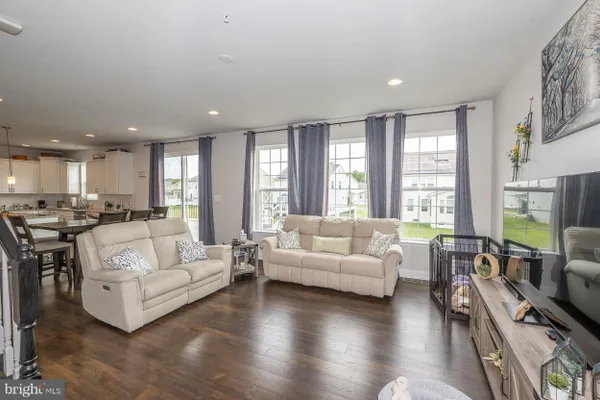 622 BENTGRASS DR