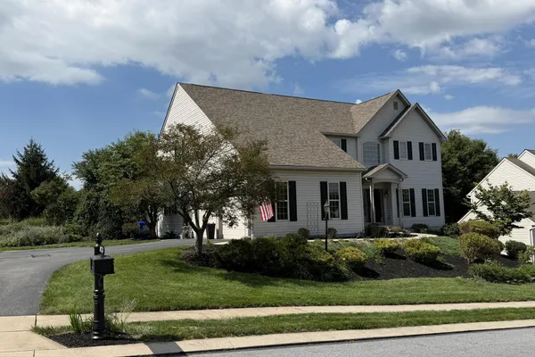109 E GREENBRIAR DR