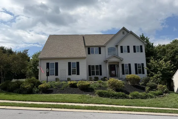 109 E GREENBRIAR DR