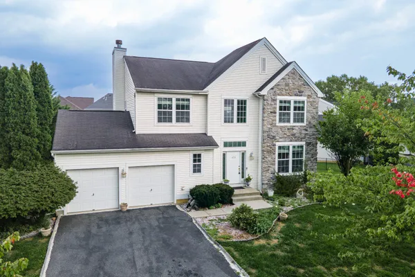 1035 JERVIN DR