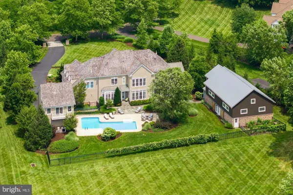 111 MEADOW VIEW DR