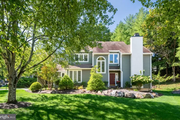 40 HORSESHOE LN