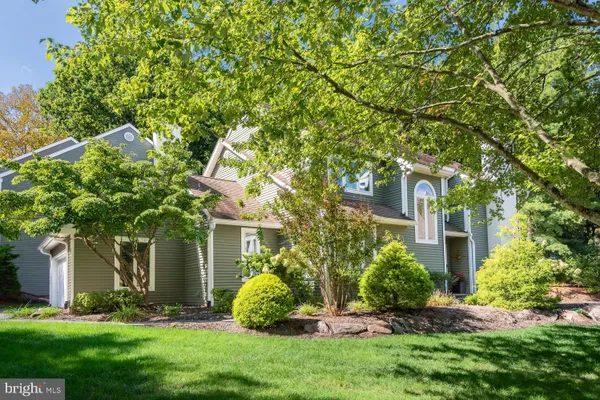 40 HORSESHOE LN