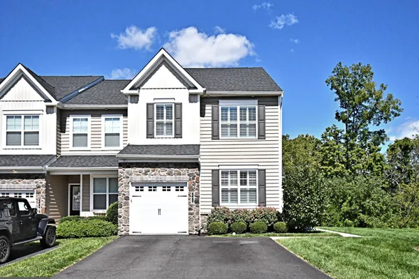 242 HILLSTONE CIR