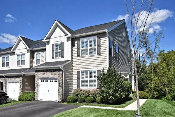 242 HILLSTONE CIR