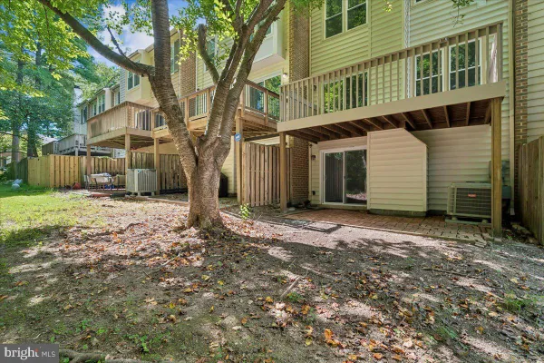 10057 MAPLE LEAF DR