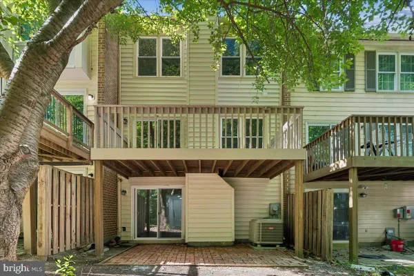 10057 MAPLE LEAF DR