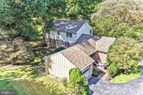502 BEECHWOOD DR