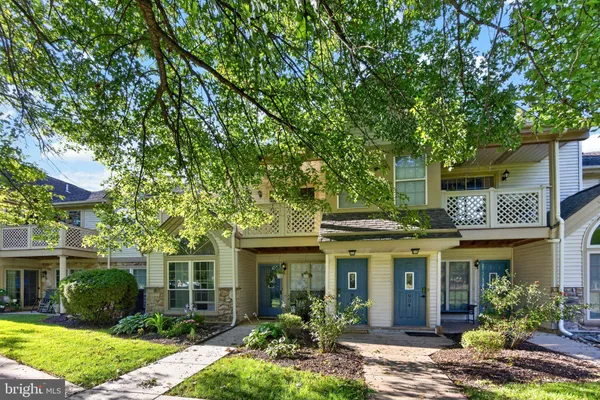 906 FOXMEADOW DR CONDO 906
