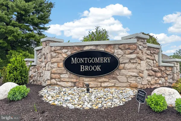 906 FOXMEADOW DR CONDO 906