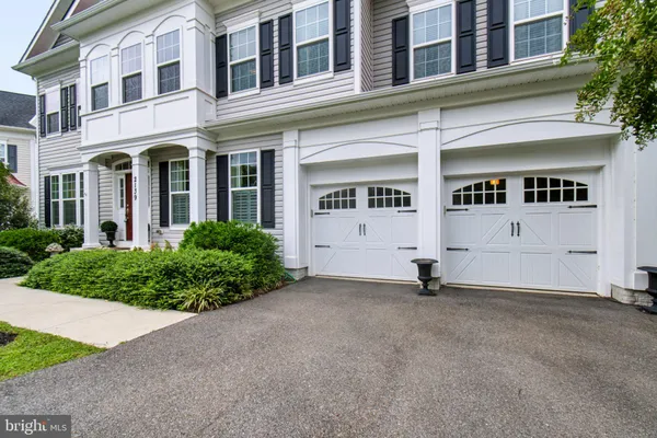 2139 BASIL HALL LN