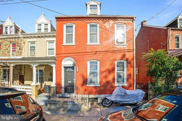 445 ST JOSEPH ST