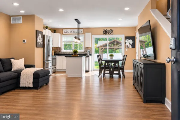 82 WOODSIDE DR