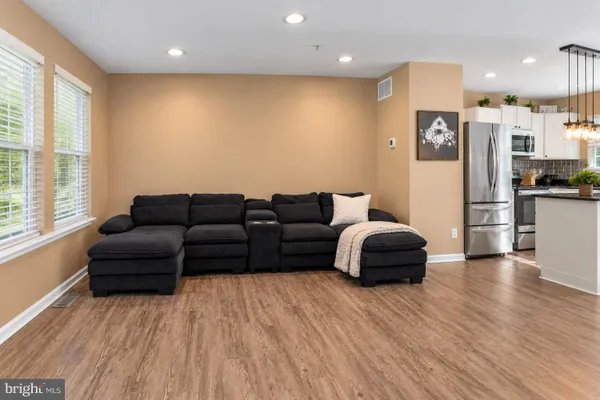 82 WOODSIDE DR
