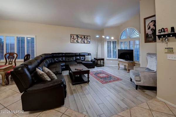 10527 N CAMINO ROSAS NUEVAS