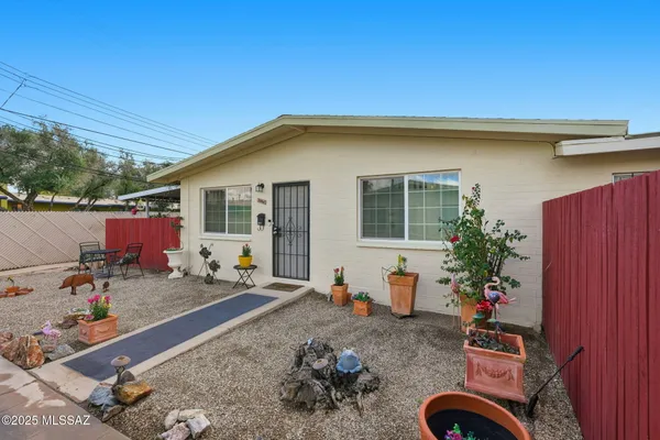 396A N SILVERBELL RD