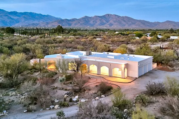 972 N RANCHO DEL JEFE LOOP