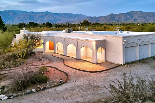 972 N RANCHO DEL JEFE LOOP