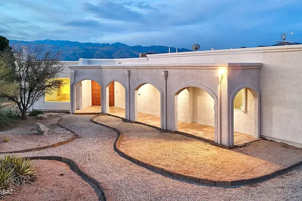 972 N RANCHO DEL JEFE LOOP