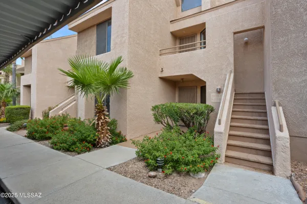 5675 N CAMINO ESPLENDORA 2110