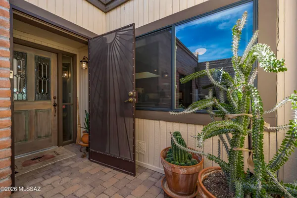 5800 E COCHISE TRL