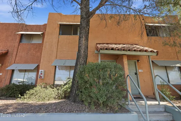 2950 N ALVERNON WAY 1105