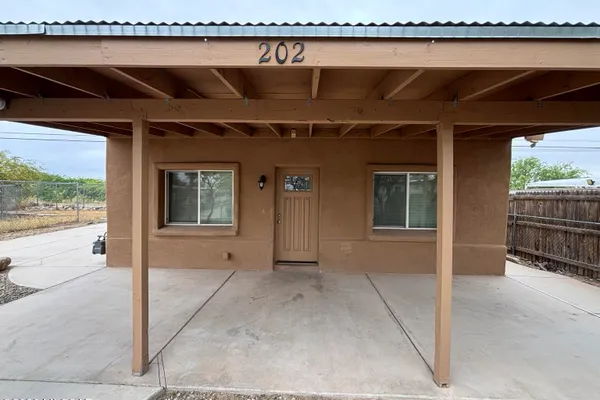 202 E FAIRGROUND DR