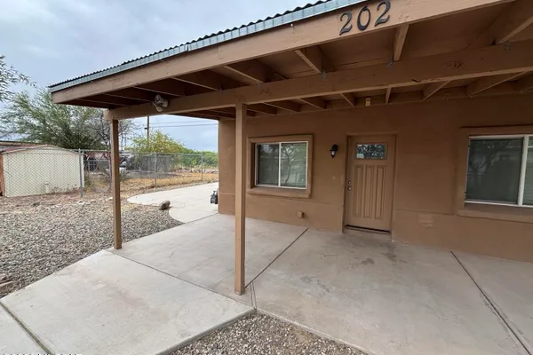 202 E FAIRGROUND DR