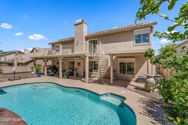 1821 W DESERT HIGHLANDS DR