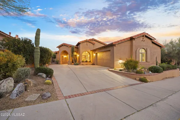 6384 N DESERT WIND CIR