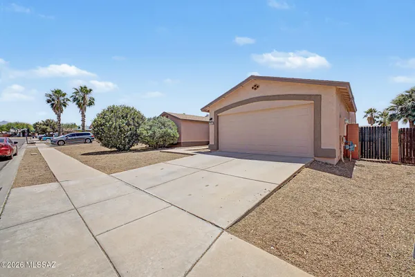 10008 E MOONSTRUCK WAY