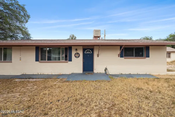 940 W ROBLES ST