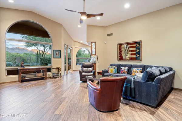 6384 N DESERT WIND CIR