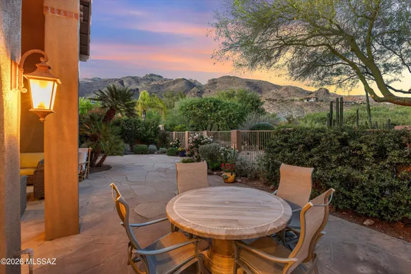 6384 N DESERT WIND CIR