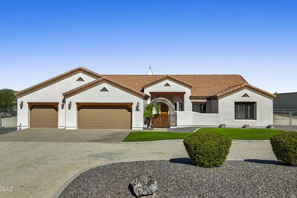 19880 W DESERT VIEWS DR