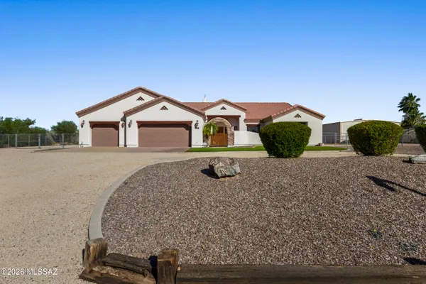 19880 W DESERT VIEWS DR