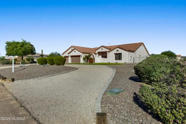 19880 W DESERT VIEWS DR