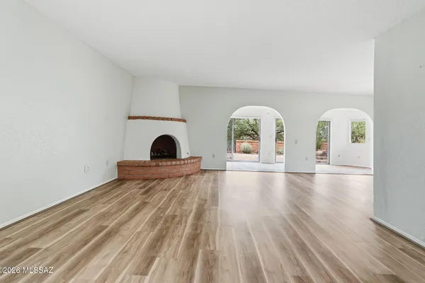 1072 W CAMINO URBANO