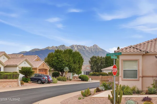 333 W CONTINENTAL VISTA PL