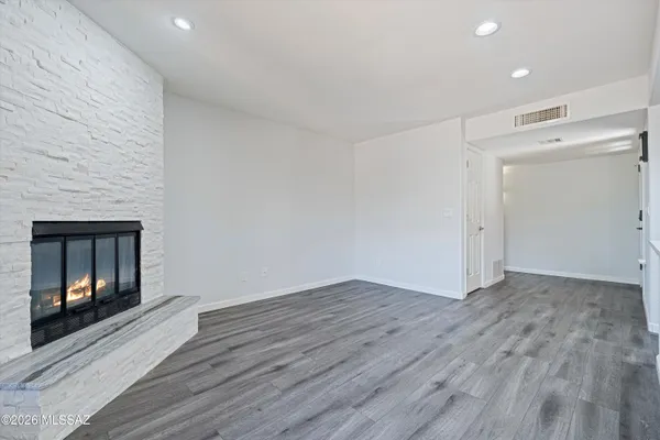 6651 N CAMPBELL AVE 207