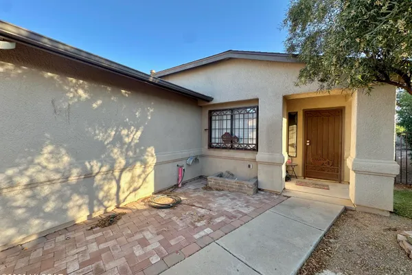 1679 W SAUVIGNON DR