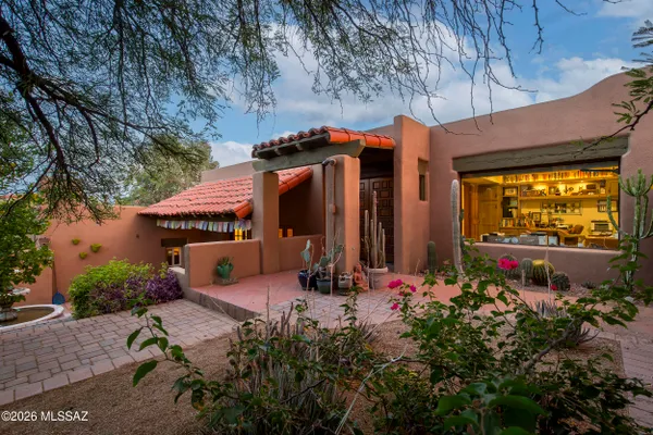 5066 N PLACITA CHOLULA